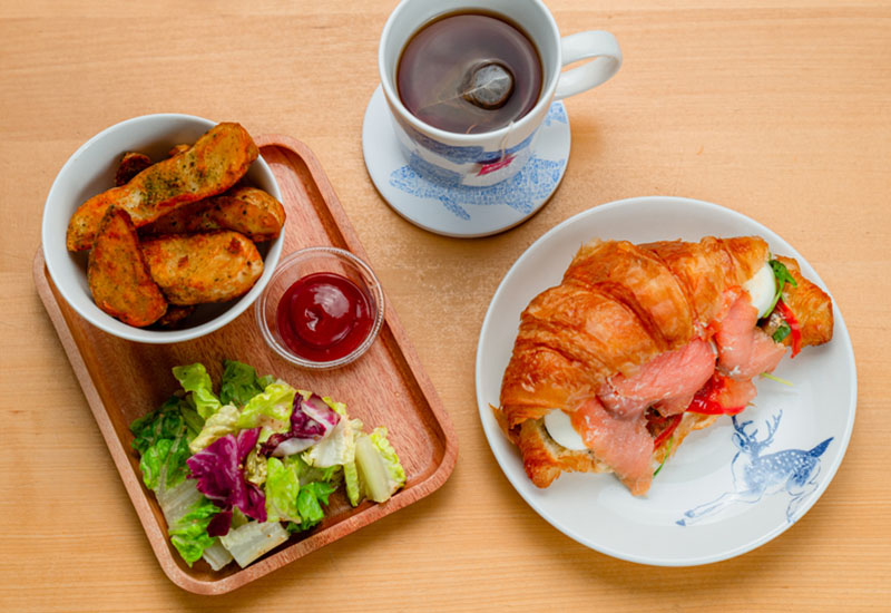 T56-梅花鹿碗盤組(6碗6盤) T56-梅花鹿碗盤組(6碗6盤)